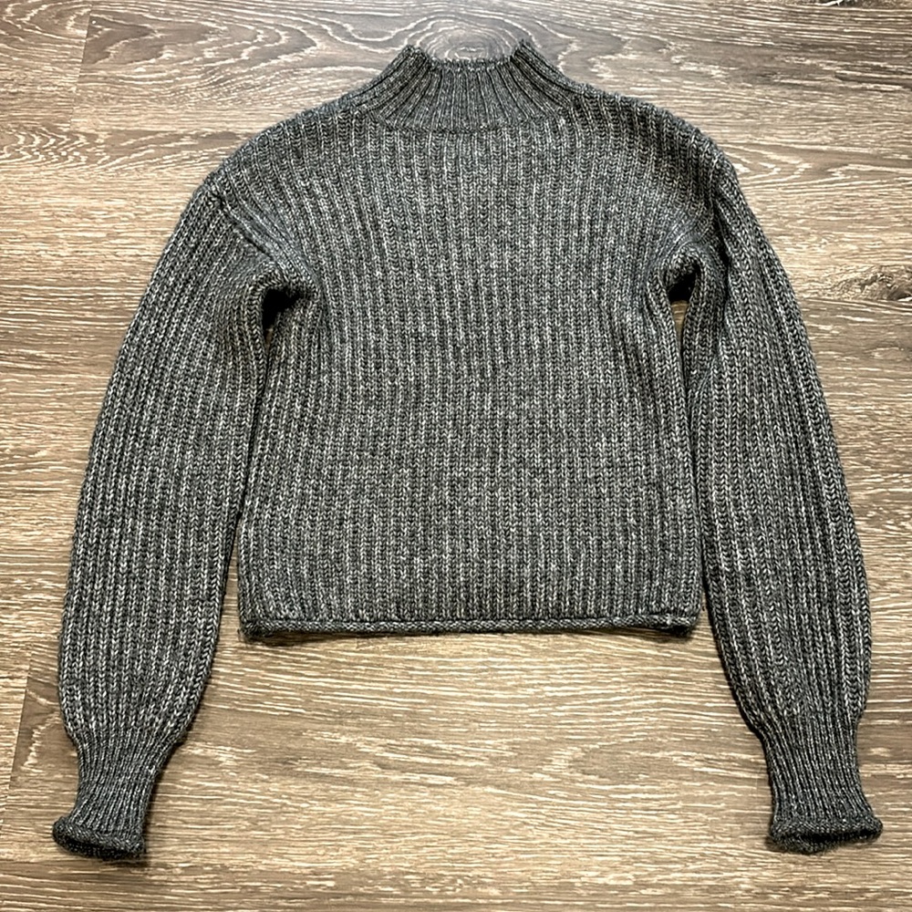 SO women’s gray knit sweater. Size XS ♥️